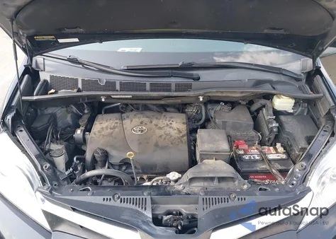 2018 Toyota Sienna Le 7 Passenger z USA, uszkodzony, nr VIN 5TDJZ3DC4JS205058